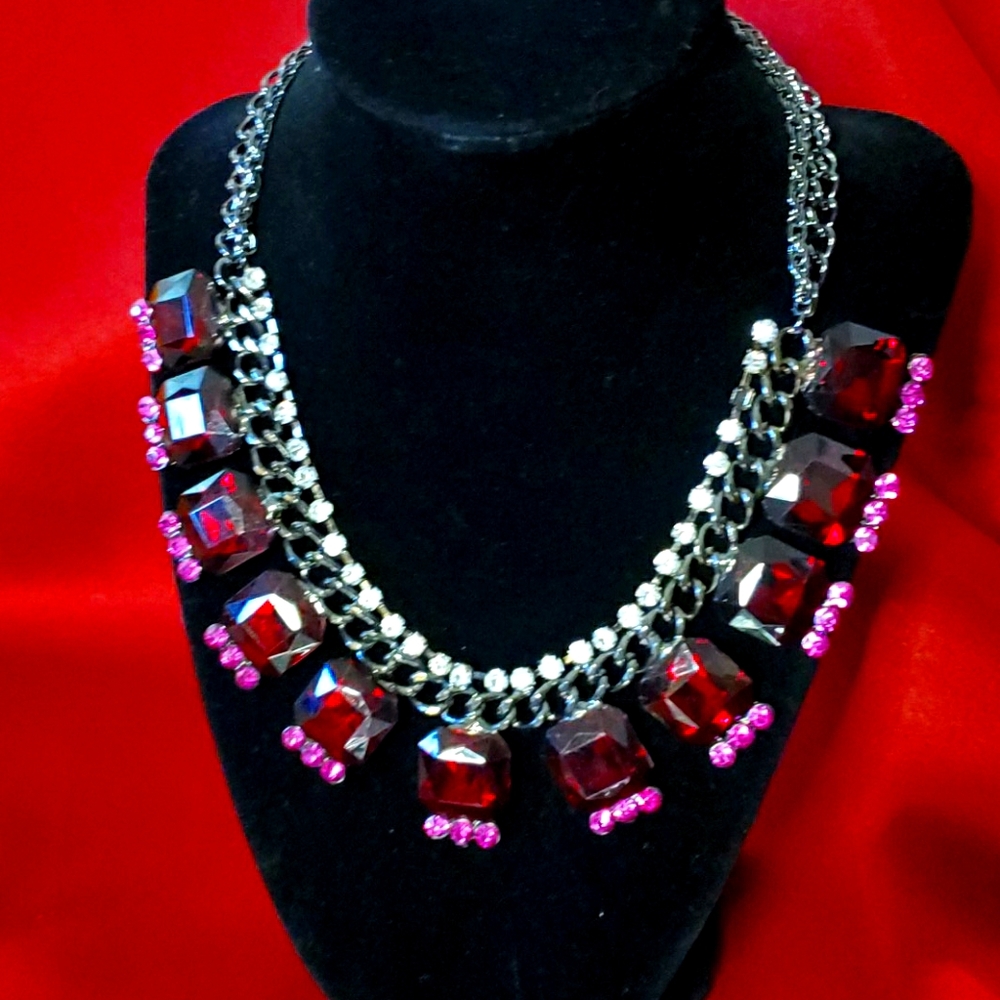 ❤3/$10 Statement Chain and Stone Necklace